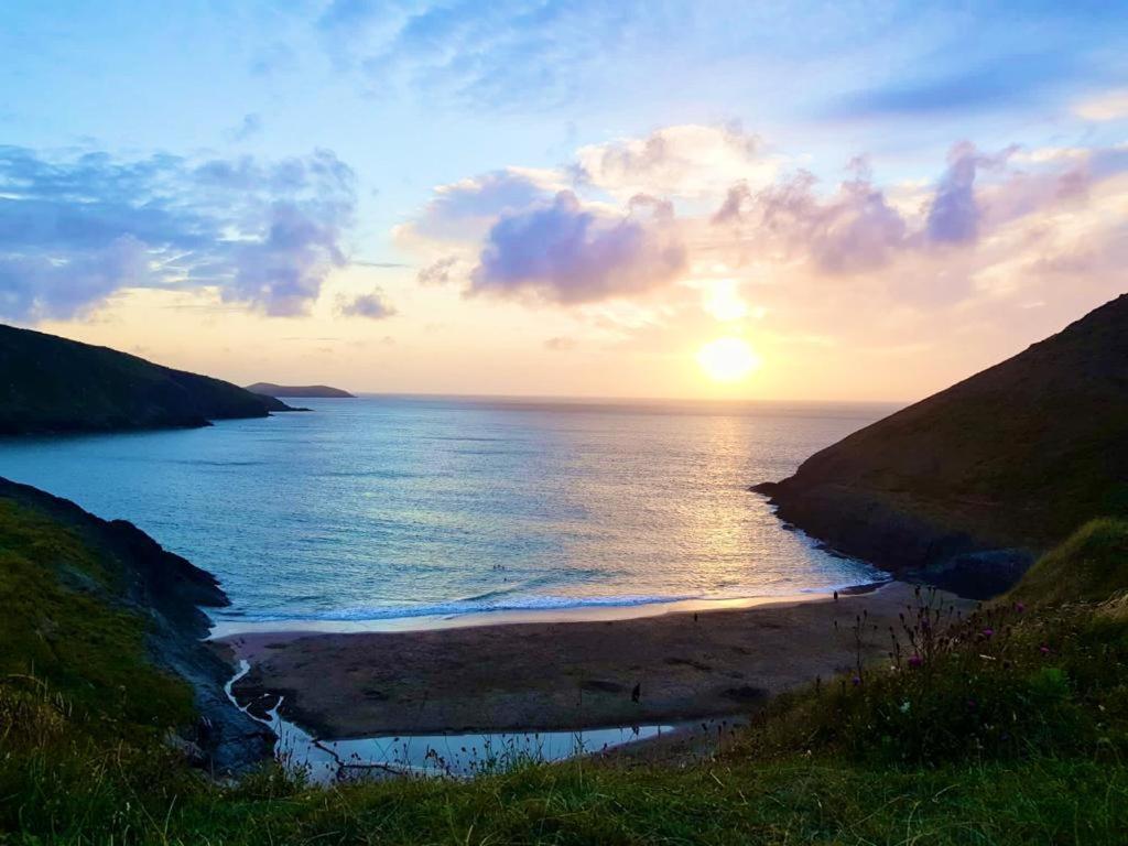 Wild Coastal Retreat At Troed Y Rhiw Aberporth, West Wales Villa Eksteriør billede